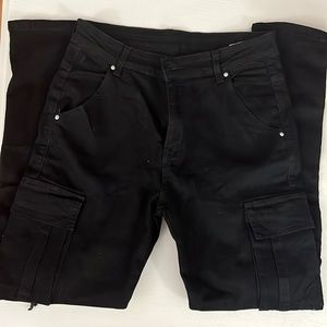 🛍️sold🛍️Like New Men’s black pants with zip and button front.
